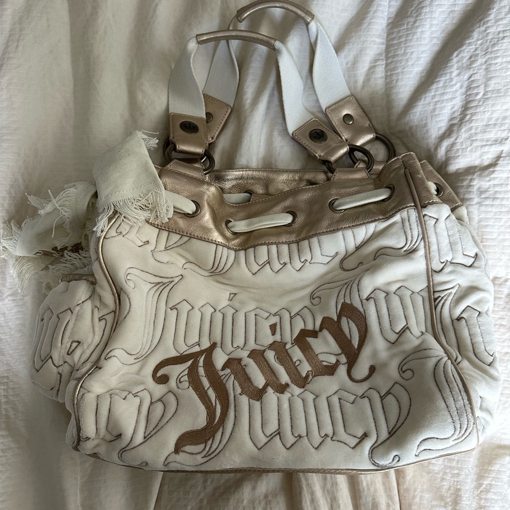 ❌SOLD ❌Vintage and extremely rare Juicy Couture White/Cream and Gold bag